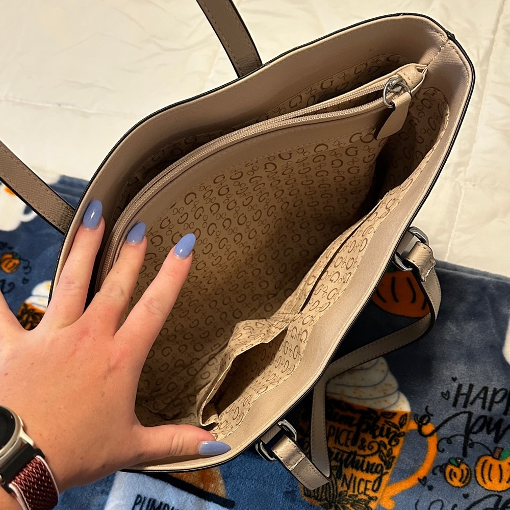 Guess Dark Brown and Cream Tote Bag - Picture 2 of 7